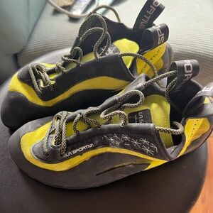 La Sportiva Miura Lace Mens climbing shoes. Size 40.